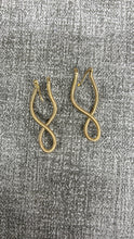 Load image into Gallery viewer, Gold Filled Figure Eight Hoops